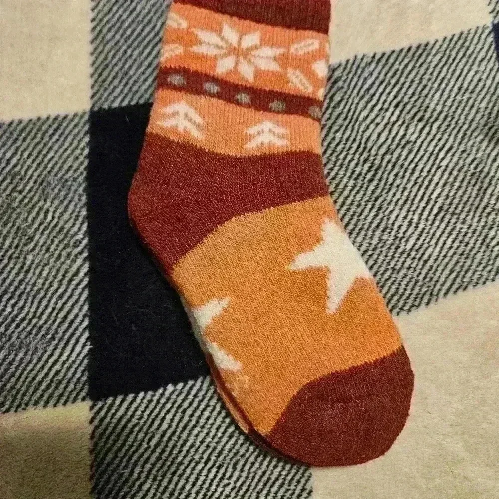NWOT Unbranded Kids Snowflake Holiday Socks
